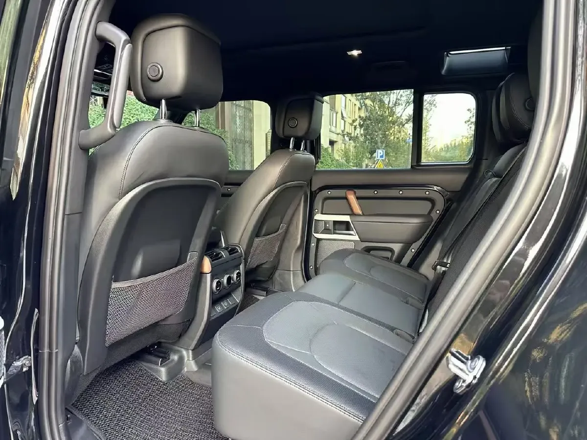 2023 Land Rover Defender 3.0T 400HP L6 8AT,autocango,china used car exporter,china ev exporter,chinese used car exporter,chinese used ev exporter