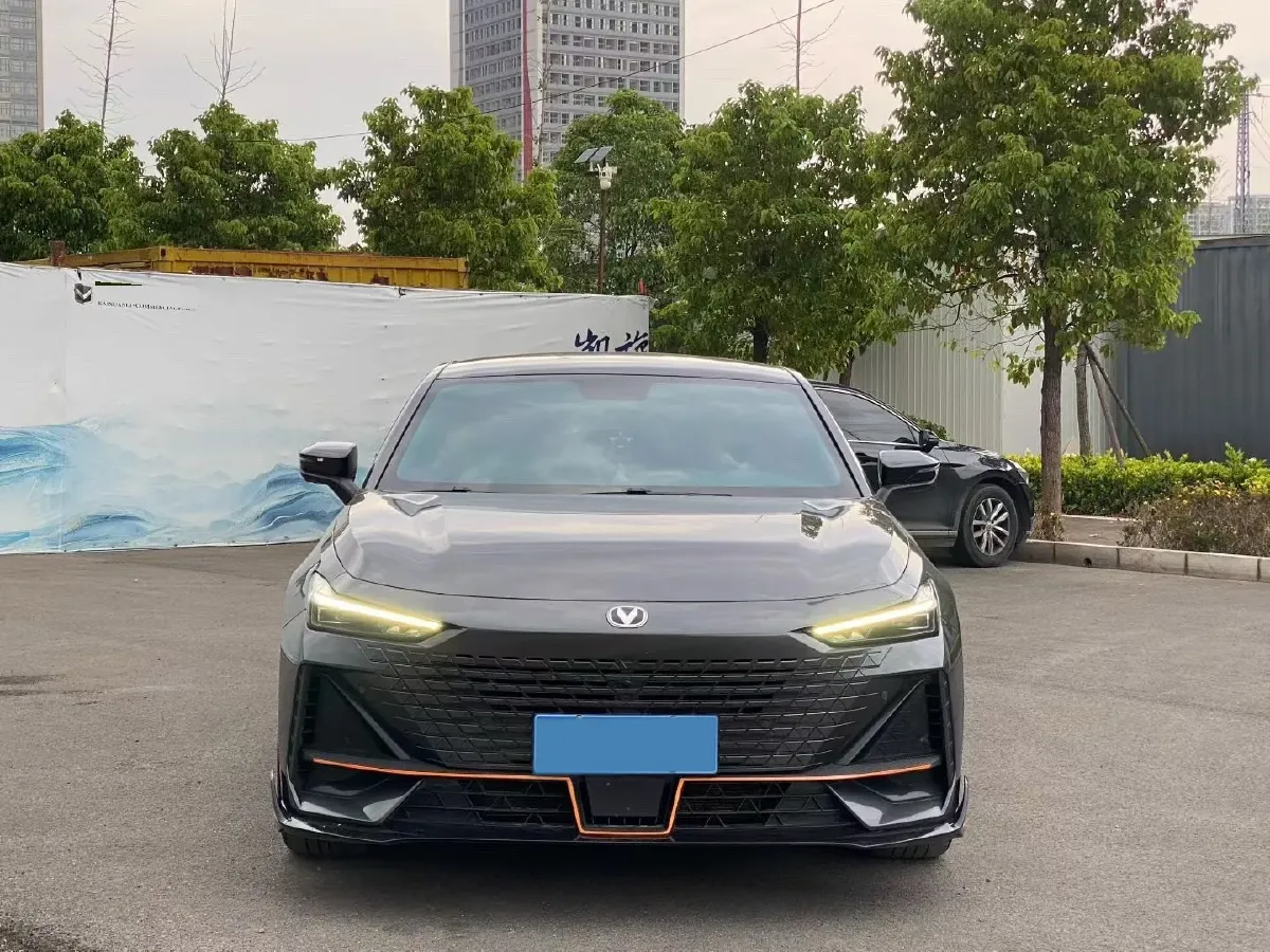 2022 ChangAn UNI-V 1.5T 188HP L4 7DCT,autocango,china used car exporter,china ev exporter,chinese used car exporter,chinese used ev exporter