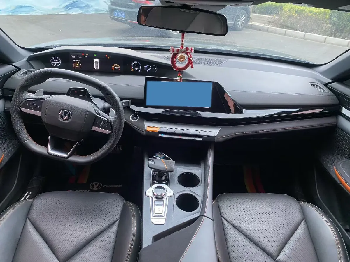 2022 ChangAn UNI-V 1.5T 188HP L4 7DCT,autocango,china used car exporter,china ev exporter,chinese used car exporter,chinese used ev exporter