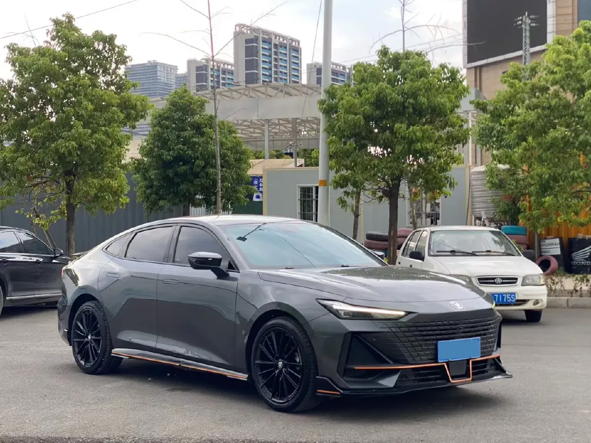 2022 ChangAn UNI-V 1.5T 188HP L4 7DCT,autocango,china used car exporter,china ev exporter,chinese used car exporter,chinese used ev exporter