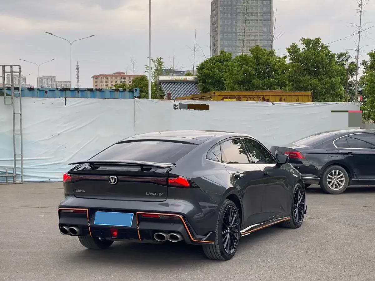 2022 ChangAn UNI-V 1.5T 188HP L4 7DCT,autocango,china used car exporter,china ev exporter,chinese used car exporter,chinese used ev exporter