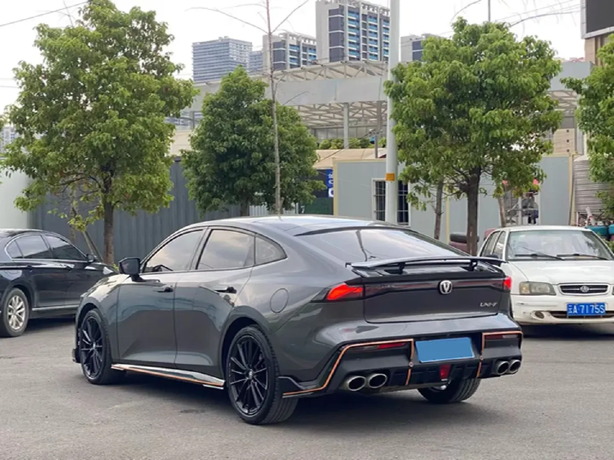 2022 ChangAn UNI-V 1.5T 188HP L4 7DCT,autocango,china used car exporter,china ev exporter,chinese used car exporter,chinese used ev exporter