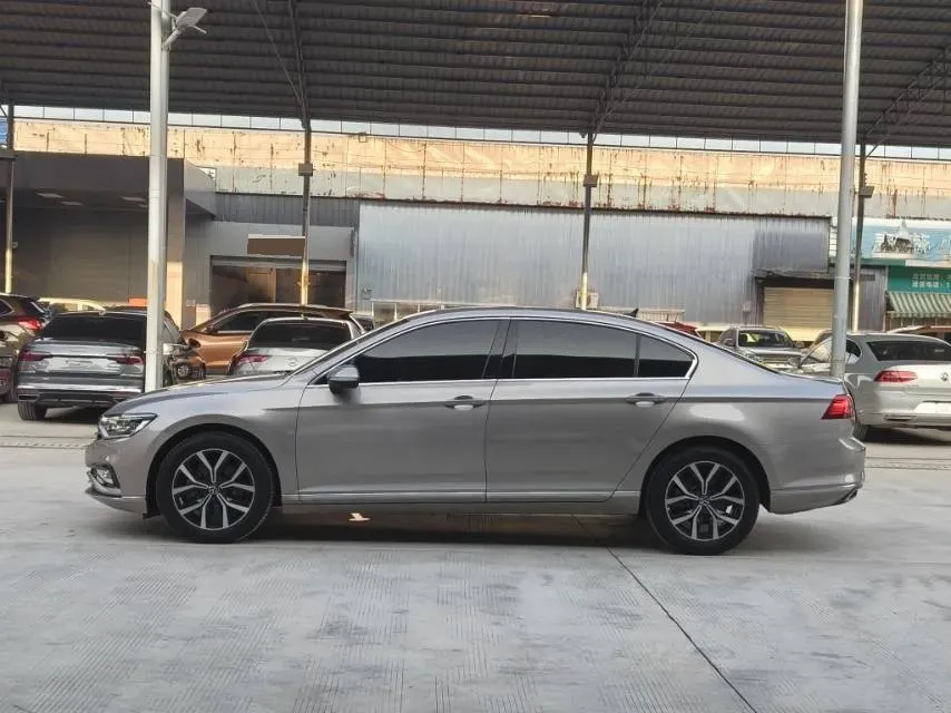 2020 Volkswagen Magotan 2.0T 186HP L4 7DCT,autocango,china used car exporter,china ev exporter,chinese used car exporter,chinese used ev exporter