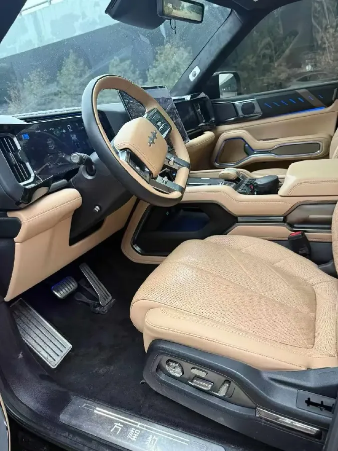 2025 FangChengBao Bao 8 2.0T 245HP L4 E-CVT PHEV 36.8KWH,autocango,china used car exporter,china ev exporter,chinese used car exporter,chinese used ev exporter