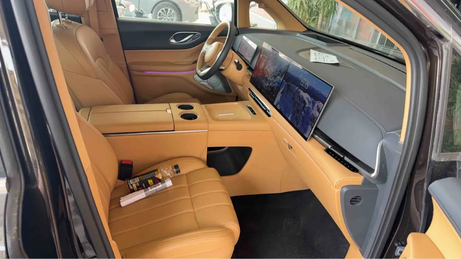 2025 Voyah Dream 1.5T 150HP L4 PHEV 41.7KWH,autocango,china used car exporter,china ev exporter,chinese used car exporter,chinese used ev exporter