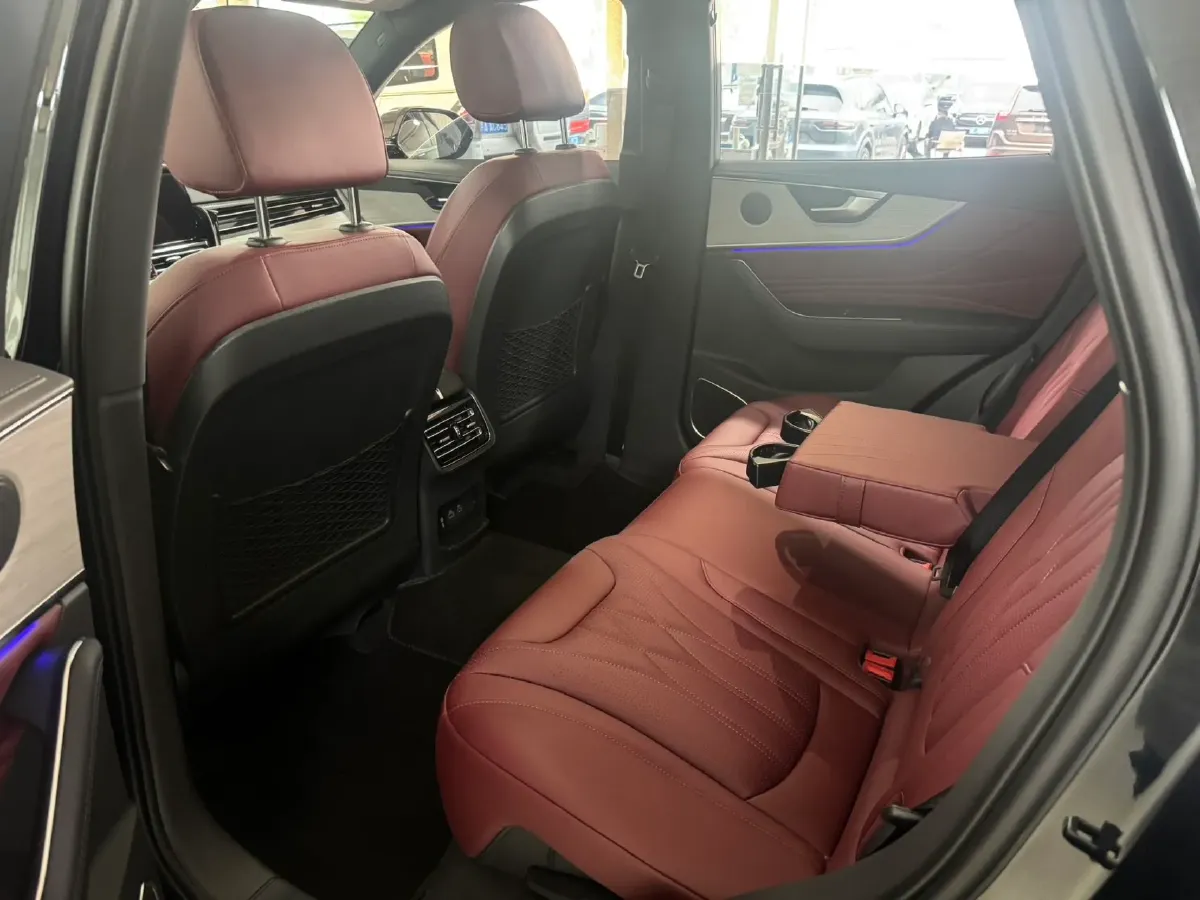 2025 HongQi HS5 2.0T 252HP L4 8AT,autocango,china used car exporter,china ev exporter,chinese used car exporter,chinese used ev exporter