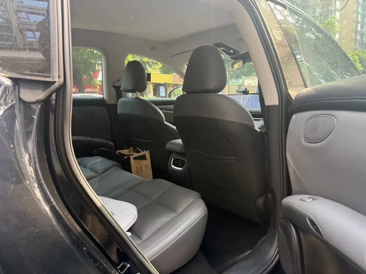 2023 IM LS6 BEV 71KWH,autocango,china used car exporter,china ev exporter,chinese used car exporter,chinese used ev exporter