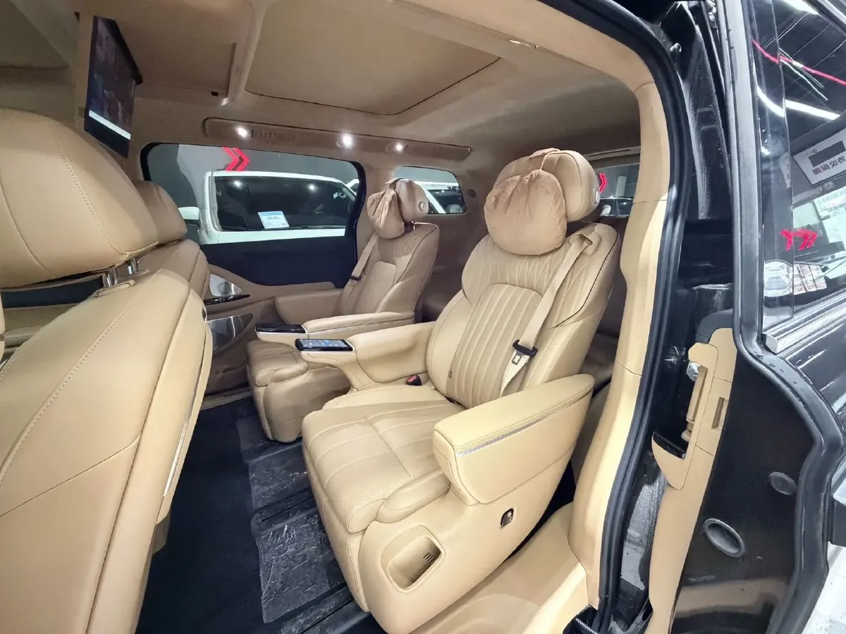 2025 Voyah Dream 1.5T 150HP L4 PHEV 41.7KWH,autocango,china used car exporter,china ev exporter,chinese used car exporter,chinese used ev exporter