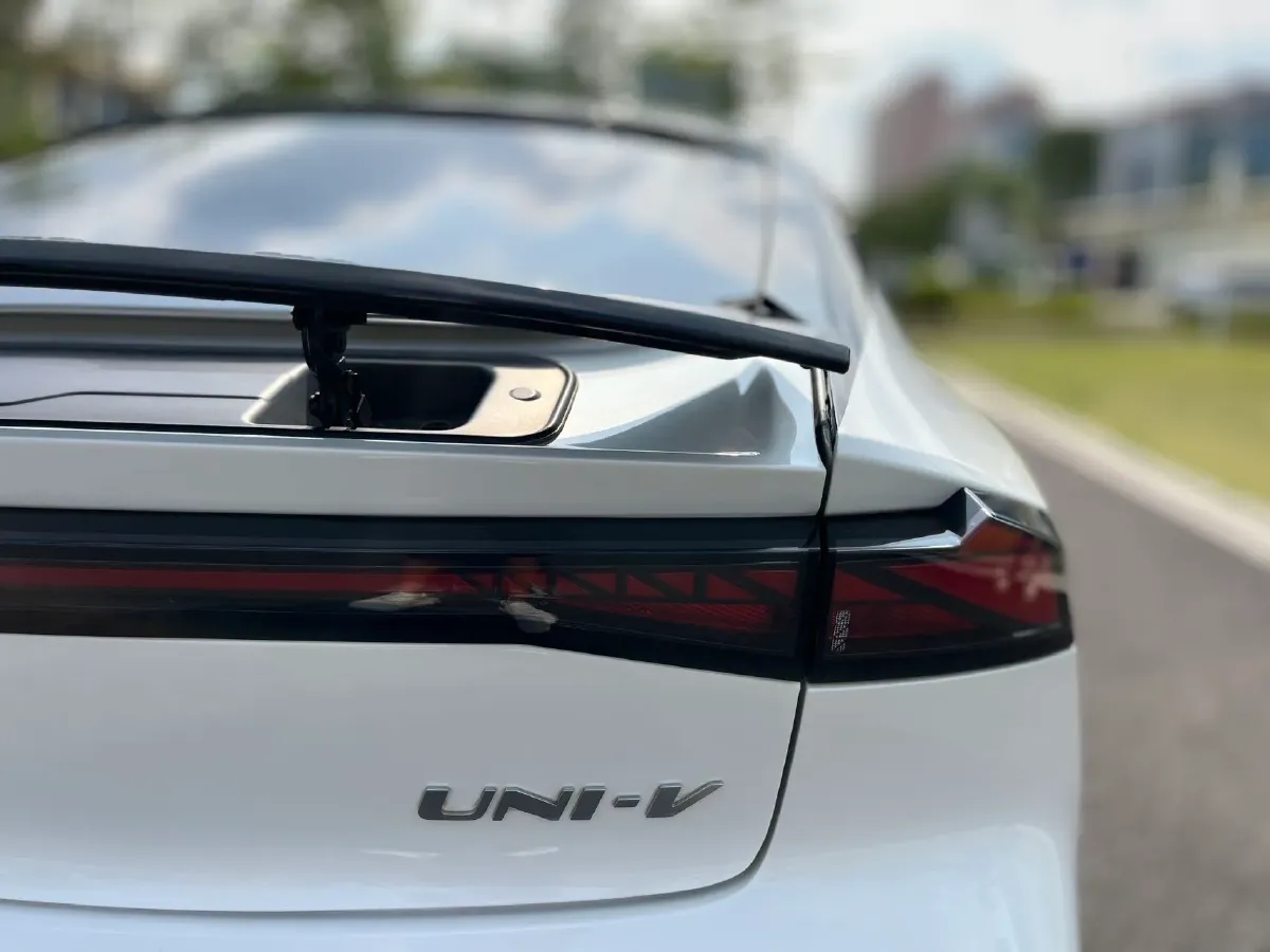 2022 ChangAn UNI-V 1.5T 188HP L4 7DCT,autocango,china used car exporter,china ev exporter,chinese used car exporter,chinese used ev exporter