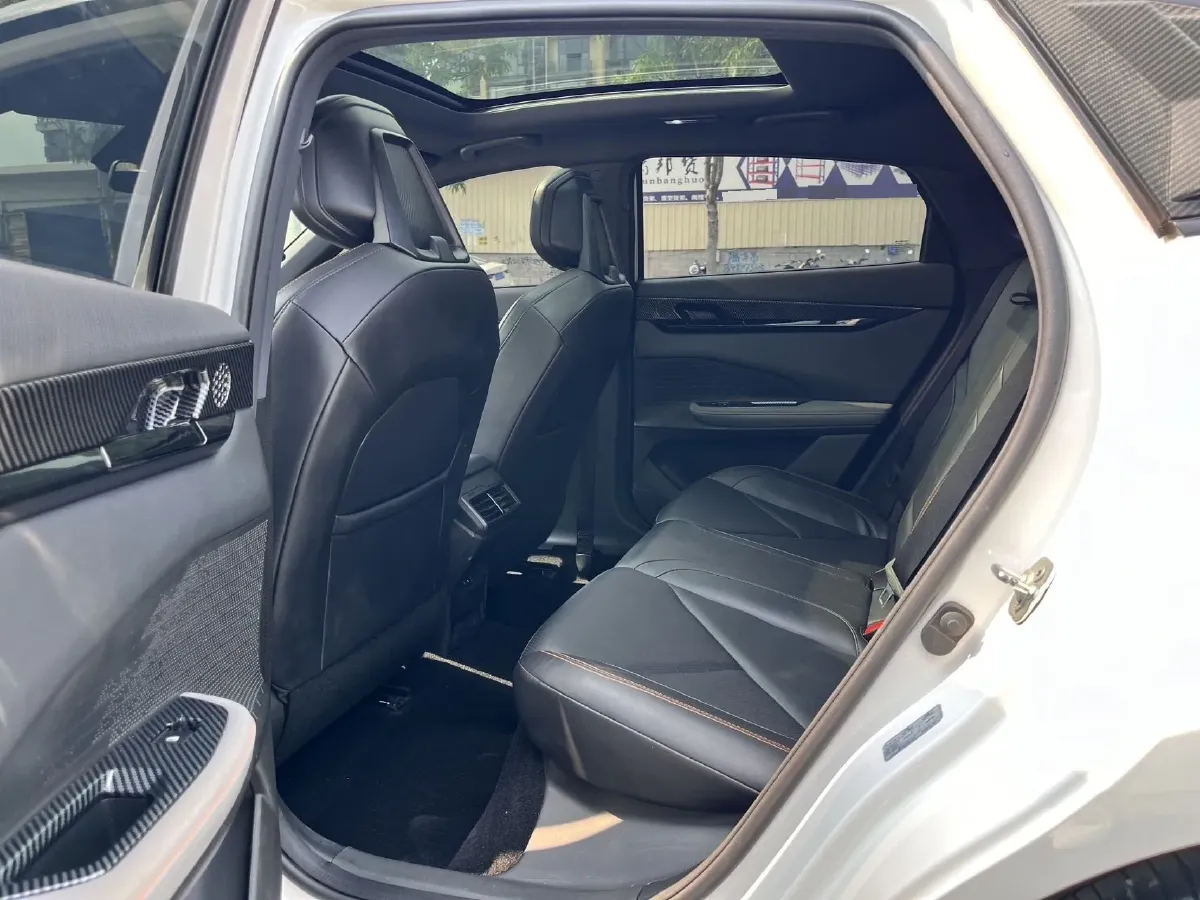 2022 ChangAn UNI-V 1.5T 188HP L4 7DCT,autocango,china used car exporter,china ev exporter,chinese used car exporter,chinese used ev exporter