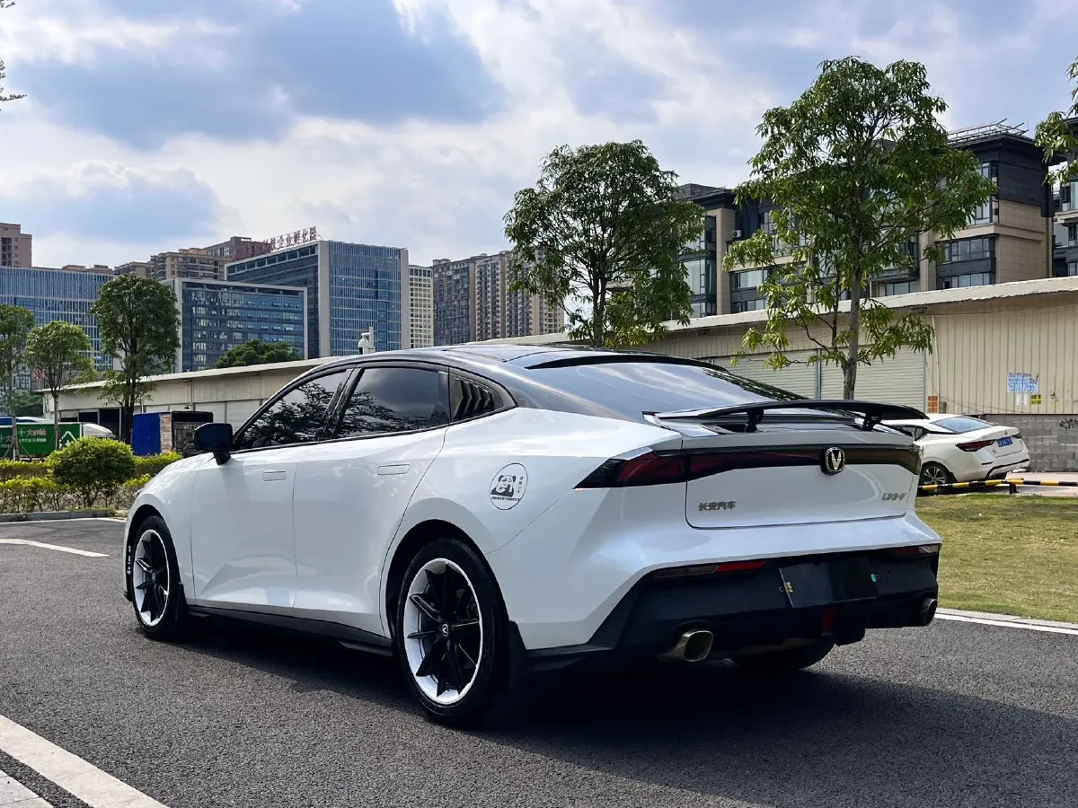 2022 ChangAn UNI-V 1.5T 188HP L4 7DCT,autocango,china used car exporter,china ev exporter,chinese used car exporter,chinese used ev exporter