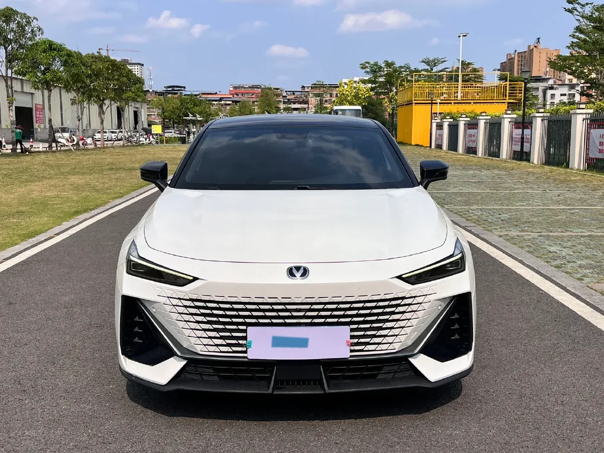 2022 ChangAn UNI-V 1.5T 188HP L4 7DCT,autocango,china used car exporter,china ev exporter,chinese used car exporter,chinese used ev exporter