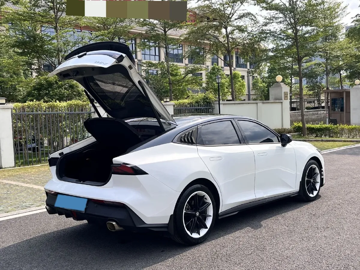 2022 ChangAn UNI-V 1.5T 188HP L4 7DCT,autocango,china used car exporter,china ev exporter,chinese used car exporter,chinese used ev exporter