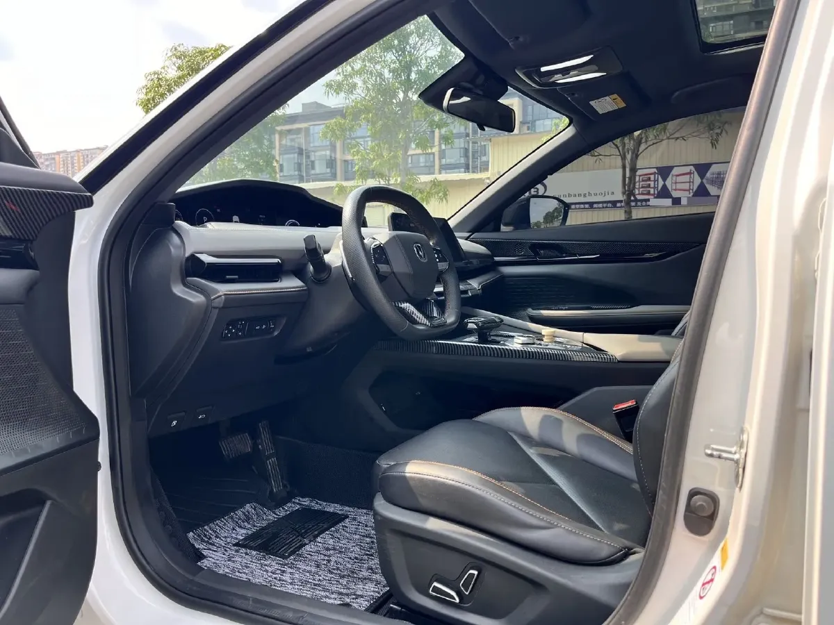 2022 ChangAn UNI-V 1.5T 188HP L4 7DCT,autocango,china used car exporter,china ev exporter,chinese used car exporter,chinese used ev exporter