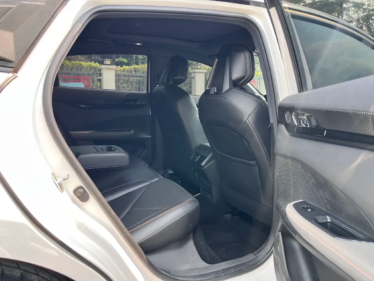 2022 ChangAn UNI-V 1.5T 188HP L4 7DCT,autocango,china used car exporter,china ev exporter,chinese used car exporter,chinese used ev exporter