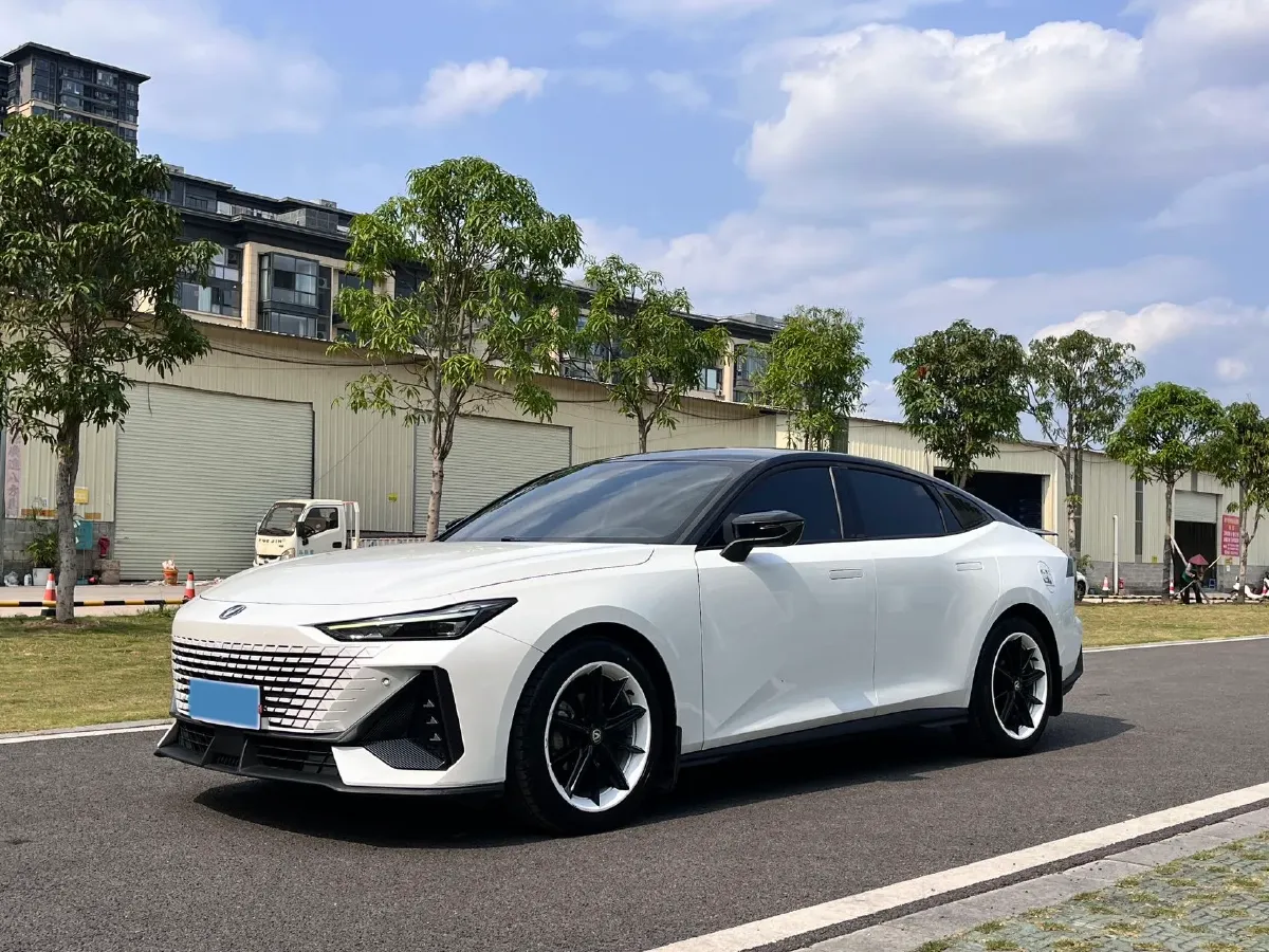 2022 ChangAn UNI-V 1.5T 188HP L4 7DCT,autocango,china used car exporter,china ev exporter,chinese used car exporter,chinese used ev exporter