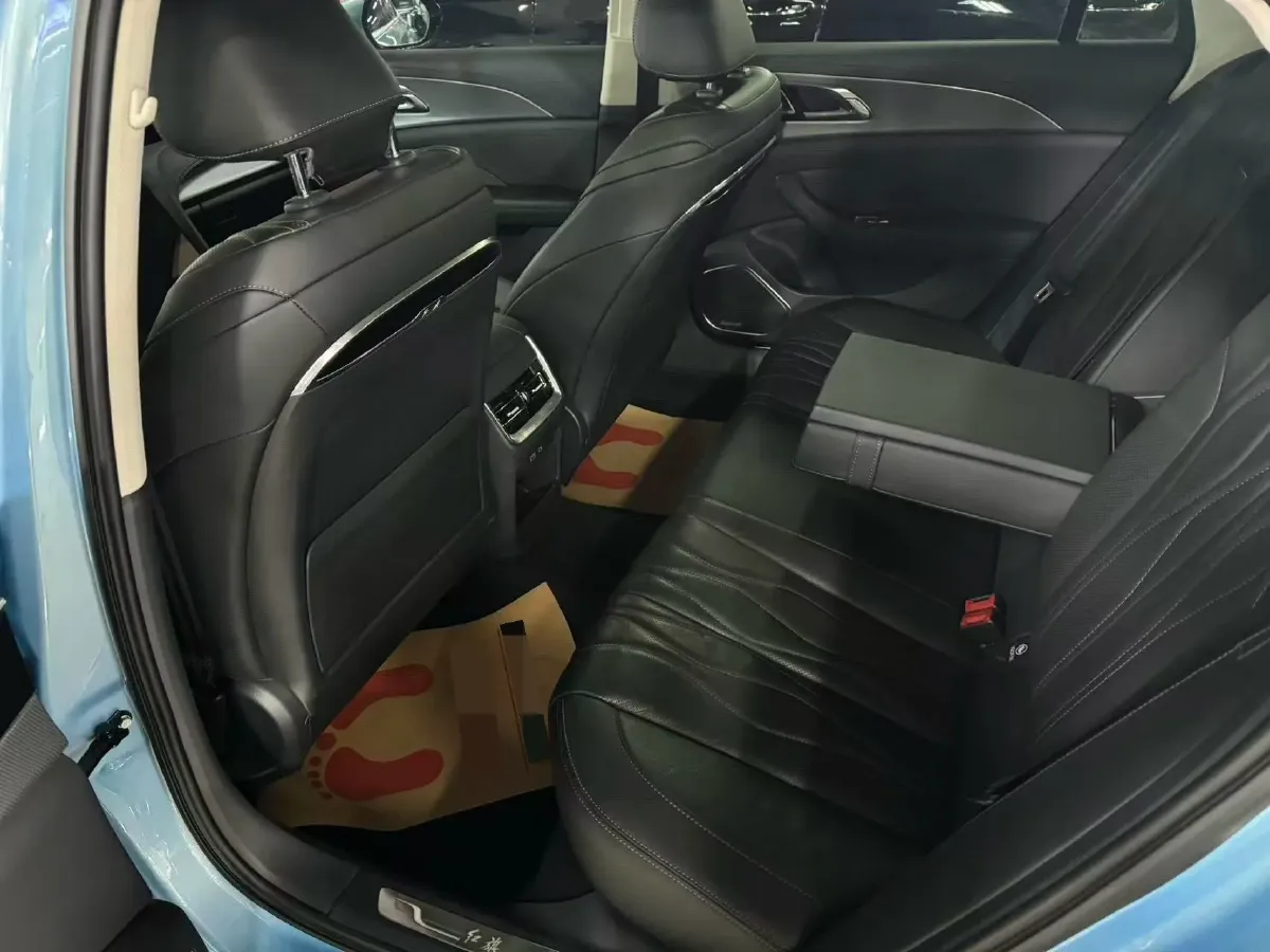 2023 HongQi H5 2.0T 224HP L4 8AT,autocango,china used car exporter,china ev exporter,chinese used car exporter,chinese used ev exporter