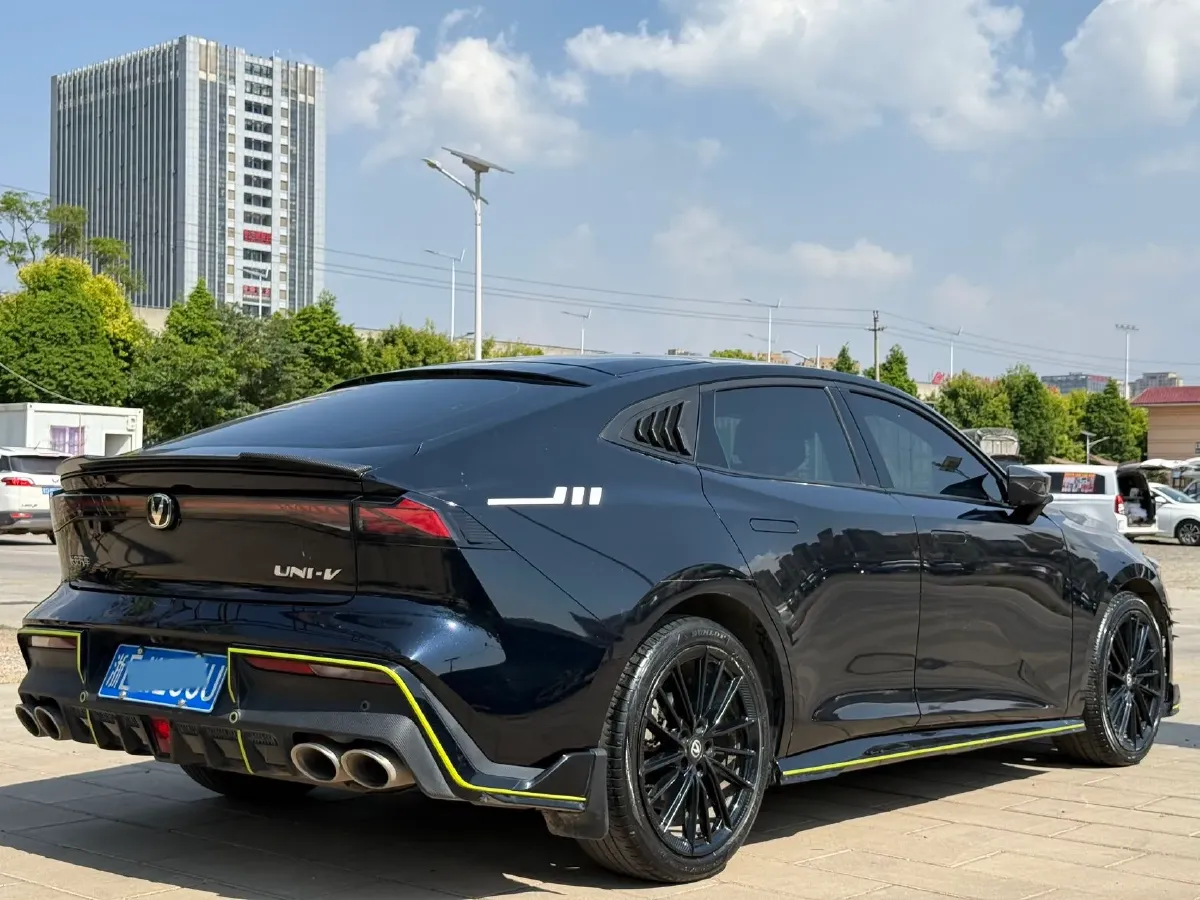 2022 ChangAn UNI-V 1.5T 188HP L4 7DCT,autocango,china used car exporter,china ev exporter,chinese used car exporter,chinese used ev exporter