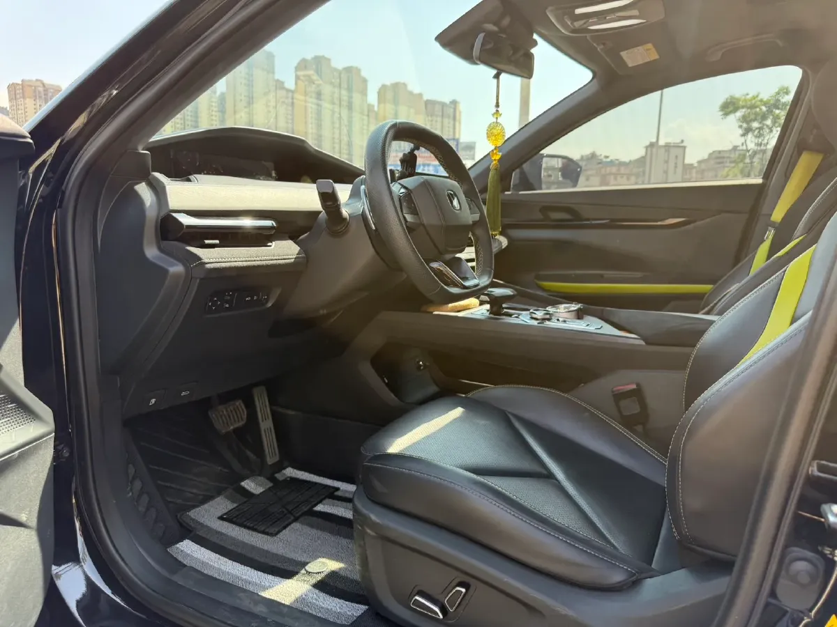 2022 ChangAn UNI-V 1.5T 188HP L4 7DCT,autocango,china used car exporter,china ev exporter,chinese used car exporter,chinese used ev exporter