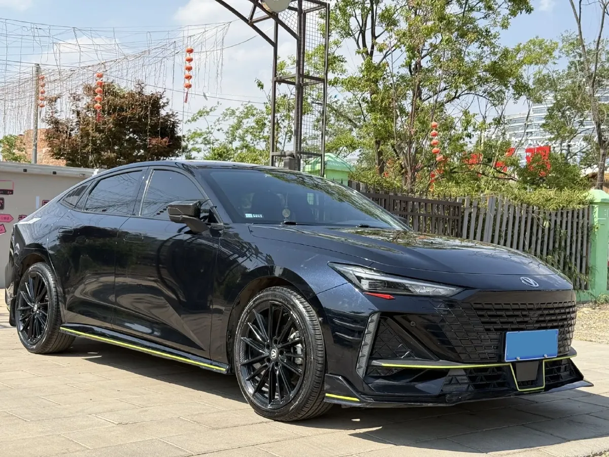 2022 ChangAn UNI-V 1.5T 188HP L4 7DCT,autocango,china used car exporter,china ev exporter,chinese used car exporter,chinese used ev exporter