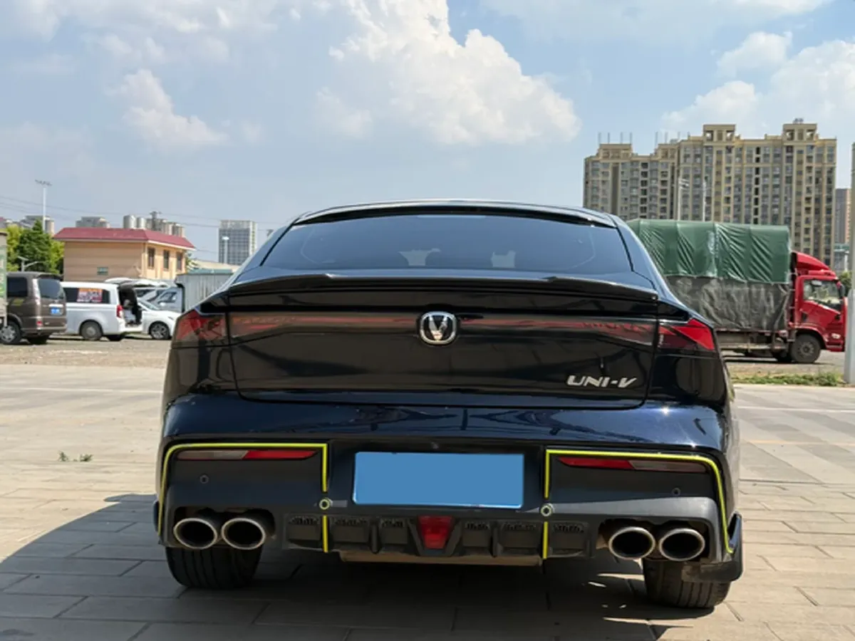 2022 ChangAn UNI-V 1.5T 188HP L4 7DCT,autocango,china used car exporter,china ev exporter,chinese used car exporter,chinese used ev exporter