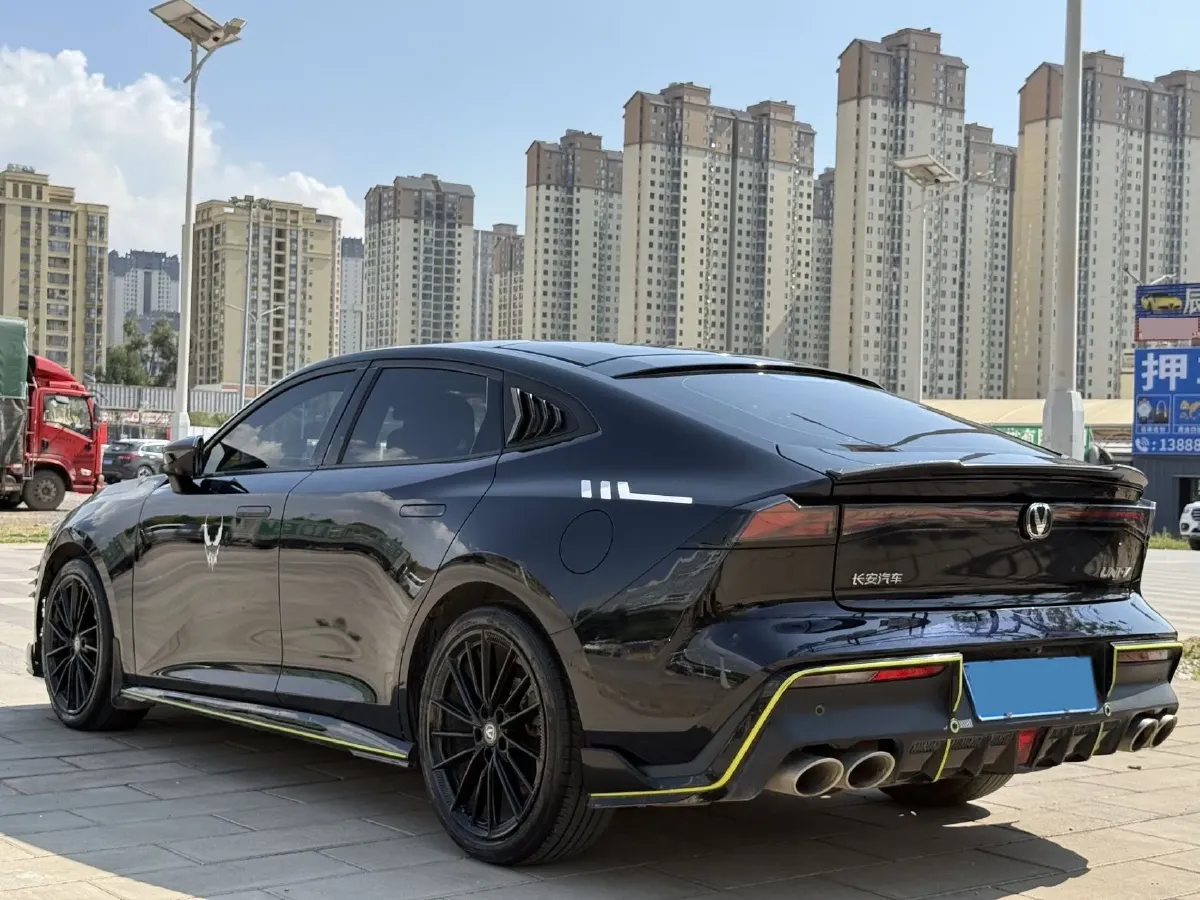 2022 ChangAn UNI-V 1.5T 188HP L4 7DCT,autocango,china used car exporter,china ev exporter,chinese used car exporter,chinese used ev exporter