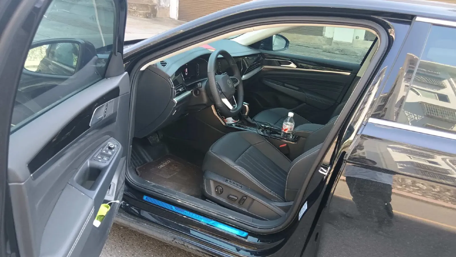 2025 Volkswagen Passat 2.0T 220HP L4 7DCT,autocango,china used car exporter,china ev exporter,chinese used car exporter,chinese used ev exporter