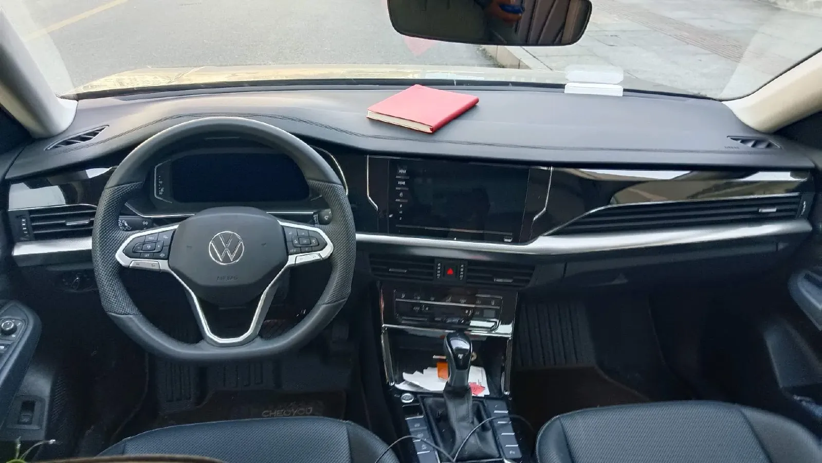 2025 Volkswagen Passat 2.0T 220HP L4 7DCT,autocango,china used car exporter,china ev exporter,chinese used car exporter,chinese used ev exporter