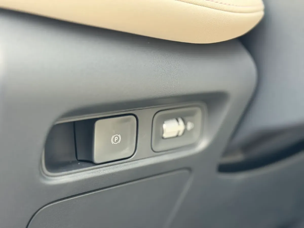 2025 LYNK&CO 06 1.5T 181HP L4 7DCT,autocango,china used car exporter,china ev exporter,chinese used car exporter,chinese used ev exporter