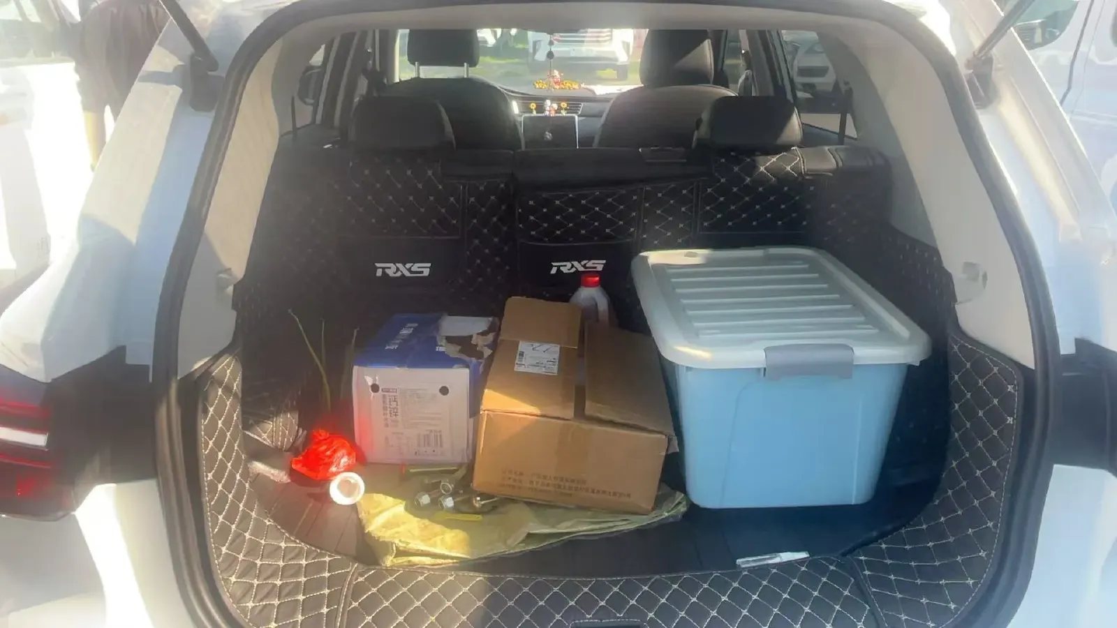 2023 Roewe RX5 1.5T 181HP L4 7DCT,autocango,china used car exporter,china ev exporter,chinese used car exporter,chinese used ev exporter