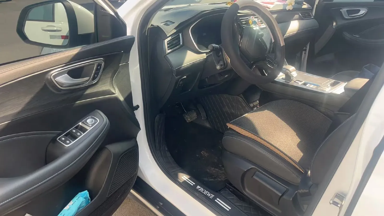 2023 Roewe RX5 1.5T 181HP L4 7DCT,autocango,china used car exporter,china ev exporter,chinese used car exporter,chinese used ev exporter