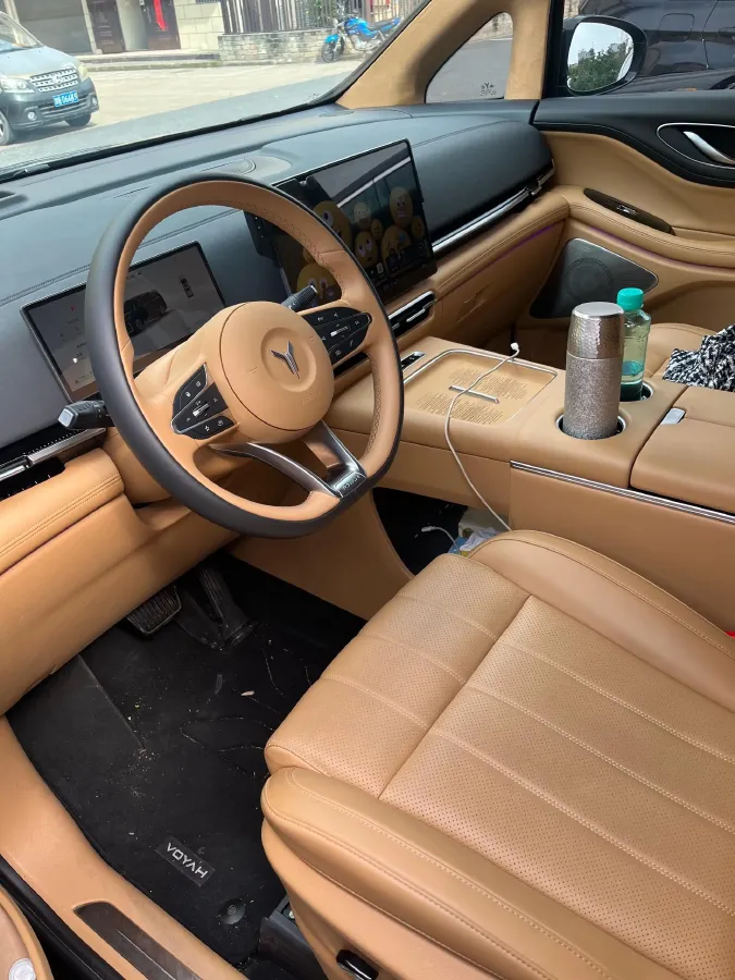 2025 Voyah Dream 1.5T 150HP L4 PHEV 41.7KWH,autocango,china used car exporter,china ev exporter,chinese used car exporter,chinese used ev exporter