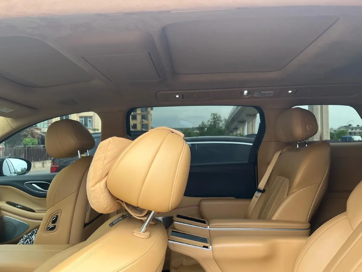 2025 Voyah Dream 1.5T 150HP L4 PHEV 41.7KWH,autocango,china used car exporter,china ev exporter,chinese used car exporter,chinese used ev exporter