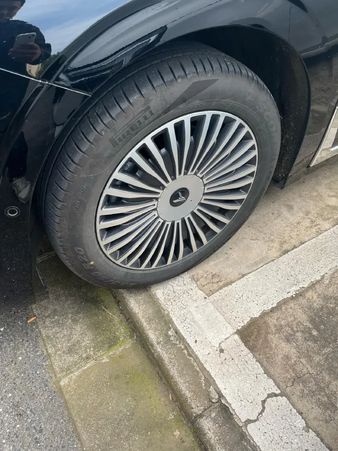 2025 Voyah Dream 1.5T 150HP L4 PHEV 41.7KWH,autocango,china used car exporter,china ev exporter,chinese used car exporter,chinese used ev exporter