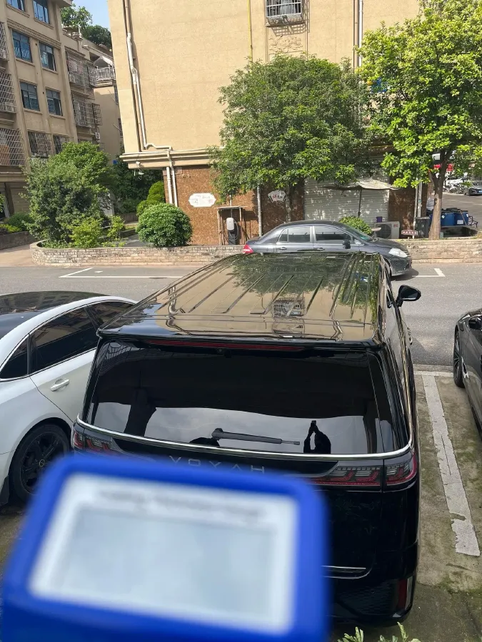 2025 Voyah Dream 1.5T 150HP L4 PHEV 41.7KWH,autocango,china used car exporter,china ev exporter,chinese used car exporter,chinese used ev exporter