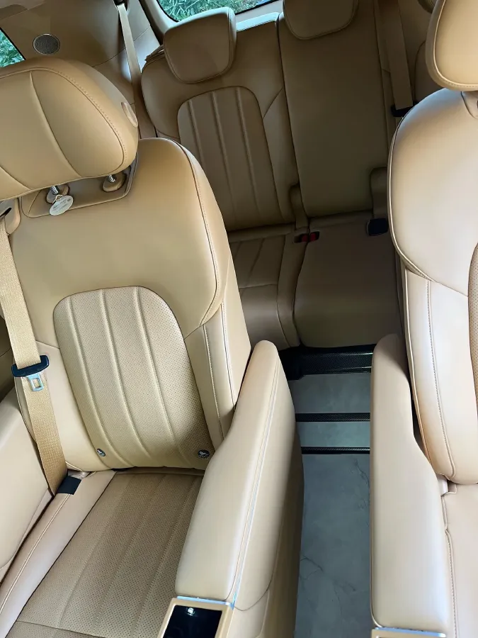 2025 Voyah Dream 1.5T 150HP L4 PHEV 41.7KWH,autocango,china used car exporter,china ev exporter,chinese used car exporter,chinese used ev exporter