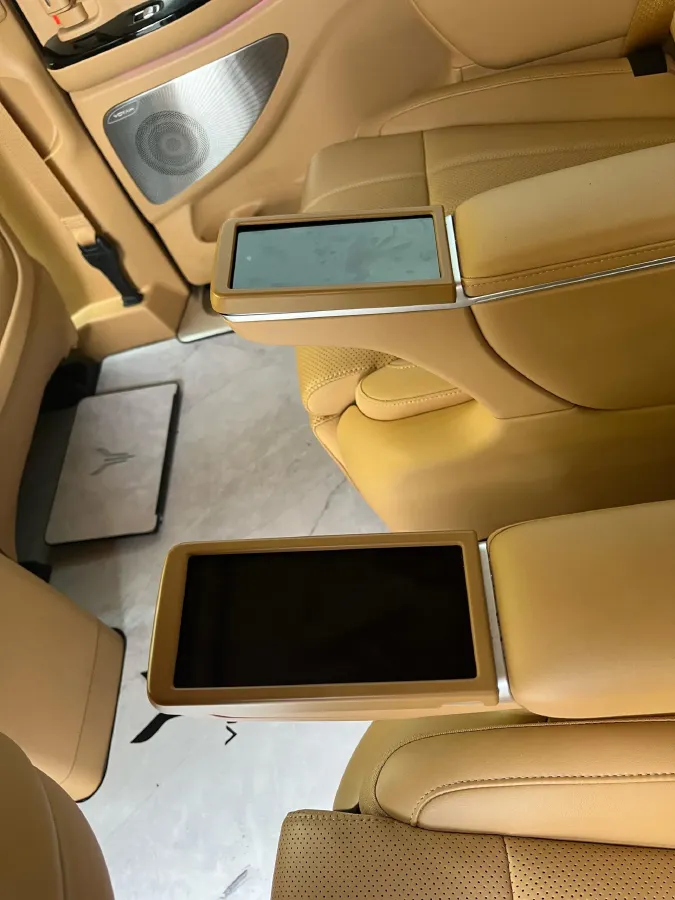 2025 Voyah Dream 1.5T 150HP L4 PHEV 41.7KWH,autocango,china used car exporter,china ev exporter,chinese used car exporter,chinese used ev exporter