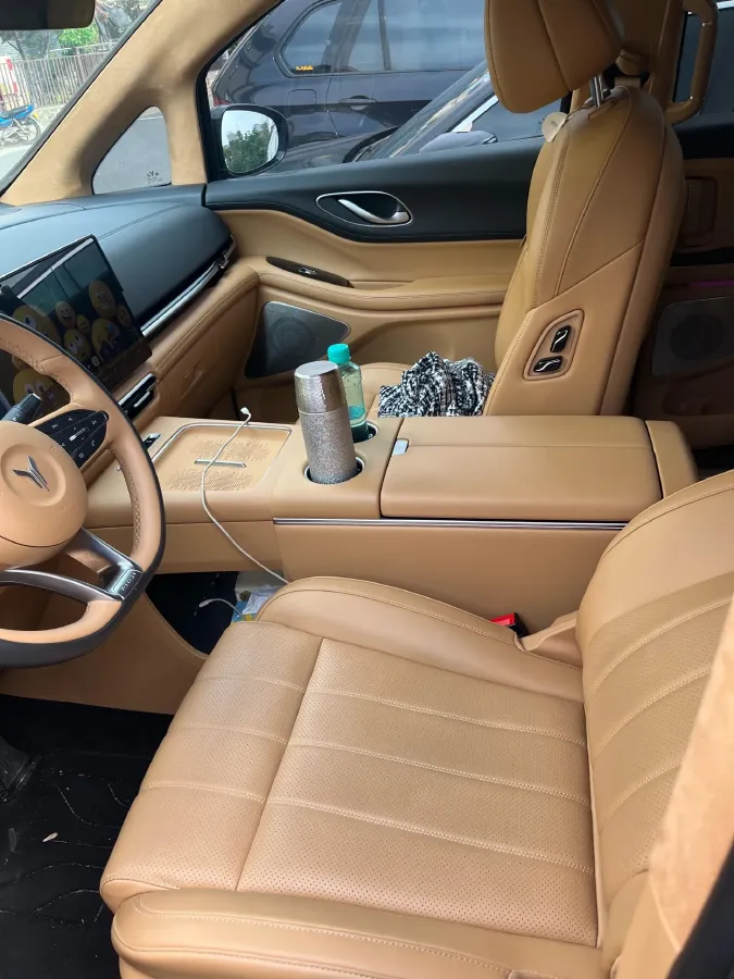 2025 Voyah Dream 1.5T 150HP L4 PHEV 41.7KWH,autocango,china used car exporter,china ev exporter,chinese used car exporter,chinese used ev exporter