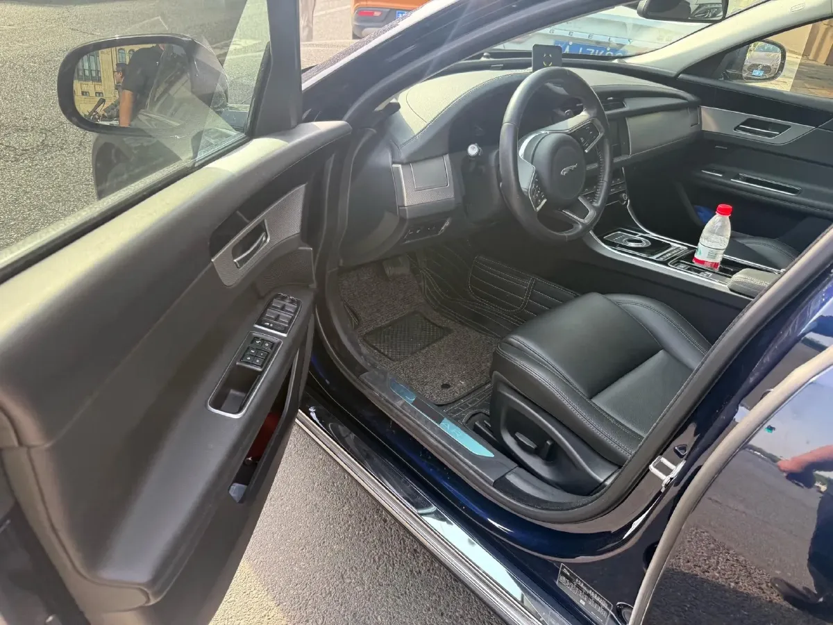 2020 Jaguar XFL 2.0T 200HP L4 8AT,autocango,china used car exporter,china ev exporter,chinese used car exporter,chinese used ev exporter