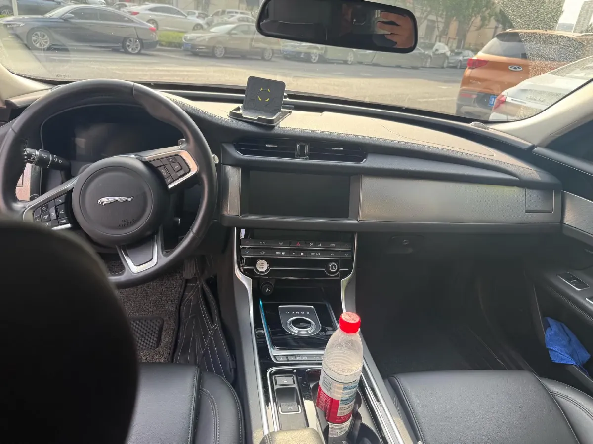 2020 Jaguar XFL 2.0T 200HP L4 8AT,autocango,china used car exporter,china ev exporter,chinese used car exporter,chinese used ev exporter