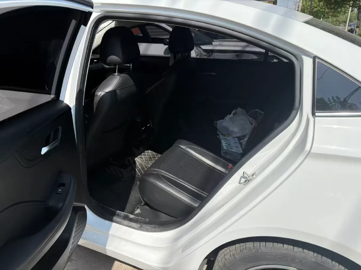 2023 Roewe i5 1.5L 129HP L4 CVT,autocango,china used car exporter,china ev exporter,chinese used car exporter,chinese used ev exporter