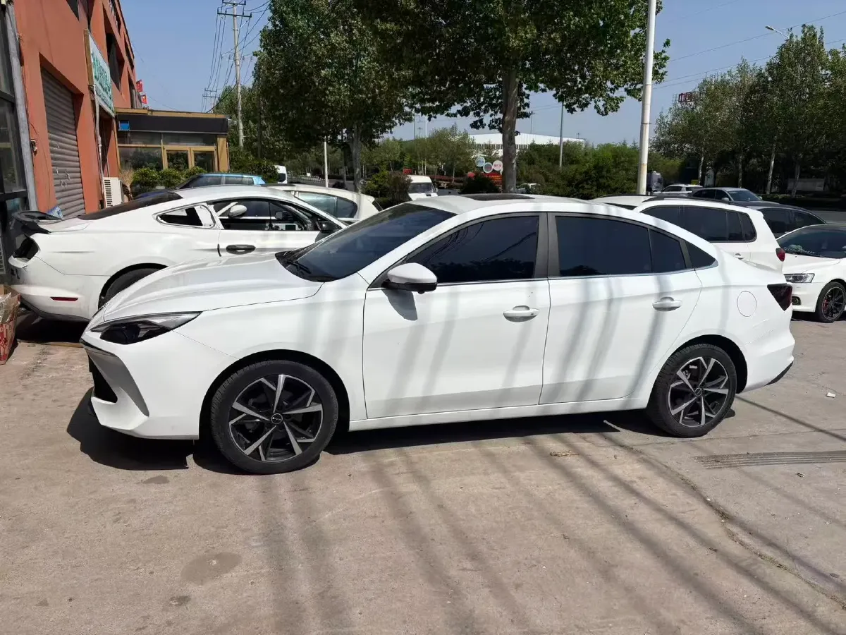 2023 Roewe i5 1.5L 129HP L4 CVT,autocango,china used car exporter,china ev exporter,chinese used car exporter,chinese used ev exporter