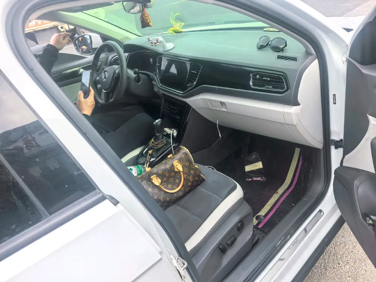 2021 Volkswagen T-Roc 1.4T 150HP L4 7DCT,autocango,china used car exporter,china ev exporter,chinese used car exporter,chinese used ev exporter