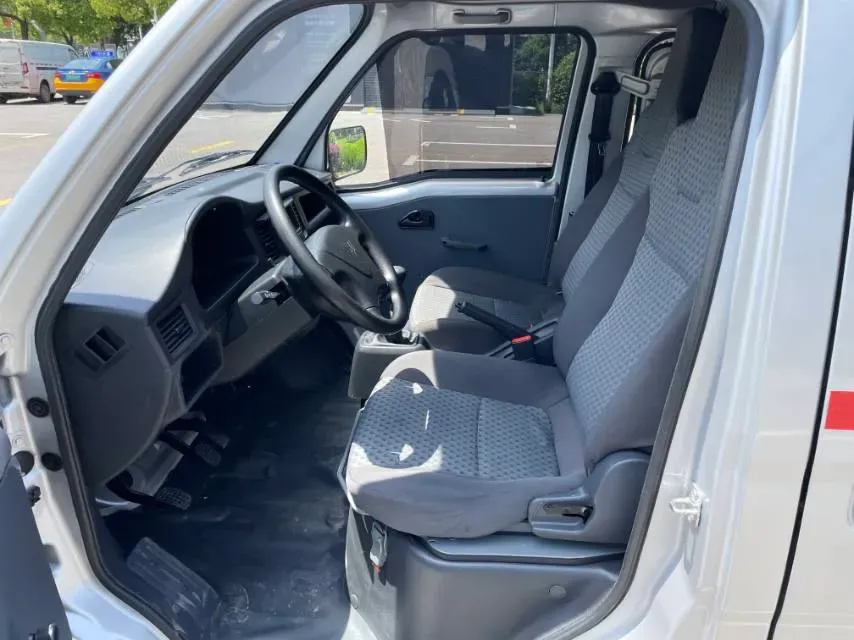 2023 WuLing ZhiGuang 1.5L 102HP L4 5MT,autocango,china used car exporter,china ev exporter,chinese used car exporter,chinese used ev exporter