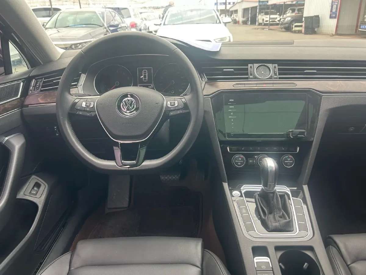2019 Volkswagen Magotan 2.0T 186HP L4 7DCT,autocango,china used car exporter,china ev exporter,chinese used car exporter,chinese used ev exporter