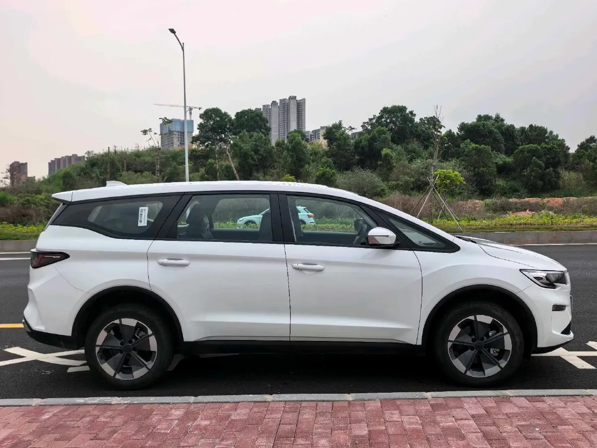 2025 Livan 8 BEV 68.03KWH,autocango,china used car exporter,china ev exporter,chinese used car exporter,chinese used ev exporter