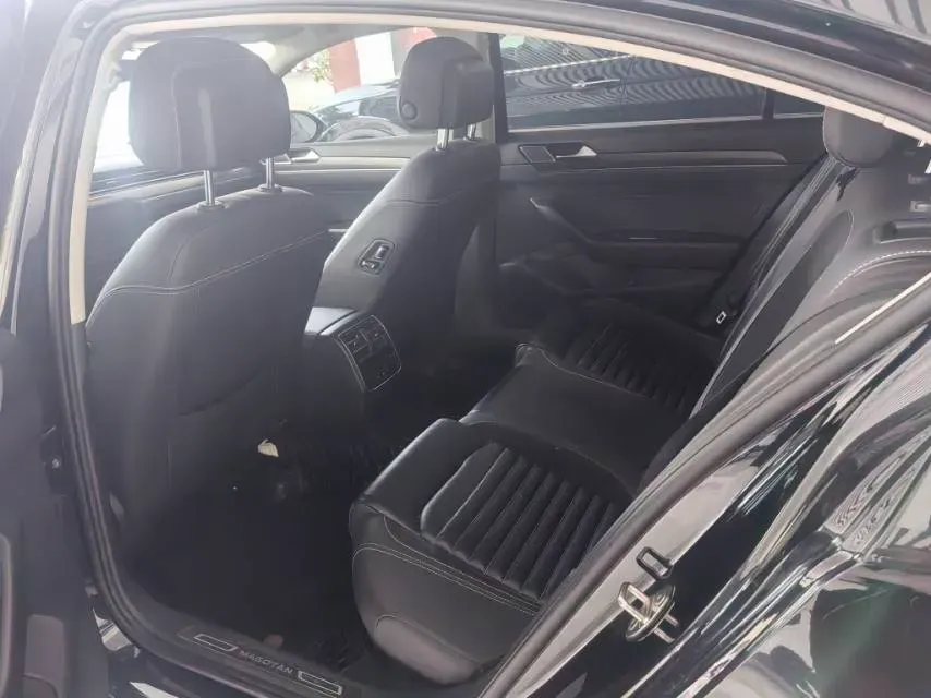 2020 Volkswagen Magotan 2.0T 186HP L4 7DCT,autocango,china used car exporter,china ev exporter,chinese used car exporter,chinese used ev exporter