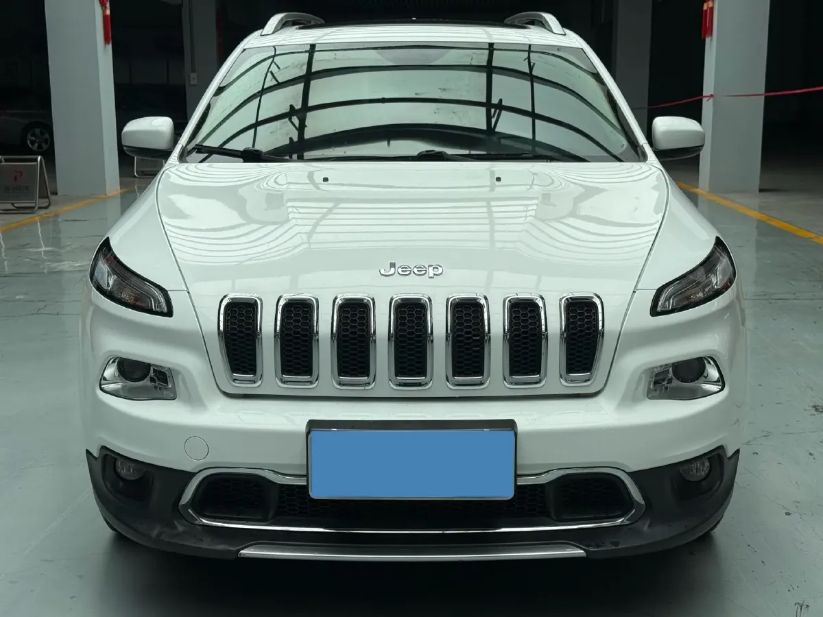 2017 Jeep Cherokee 2.0L 155HP L4 9AT,autocango,china used car exporter,china ev exporter,chinese used car exporter,chinese used ev exporter