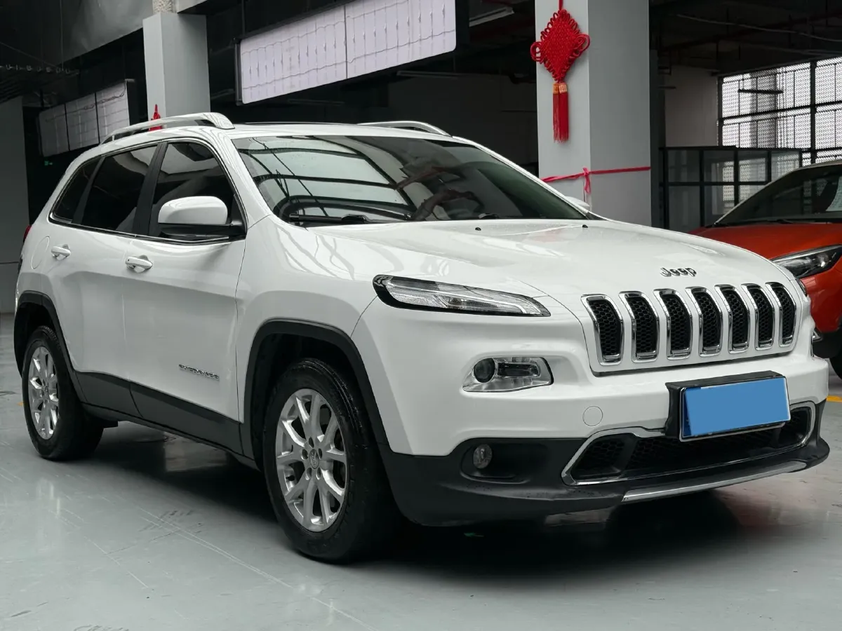 2017 Jeep Cherokee 2.0L 155HP L4 9AT,autocango,china used car exporter,china ev exporter,chinese used car exporter,chinese used ev exporter