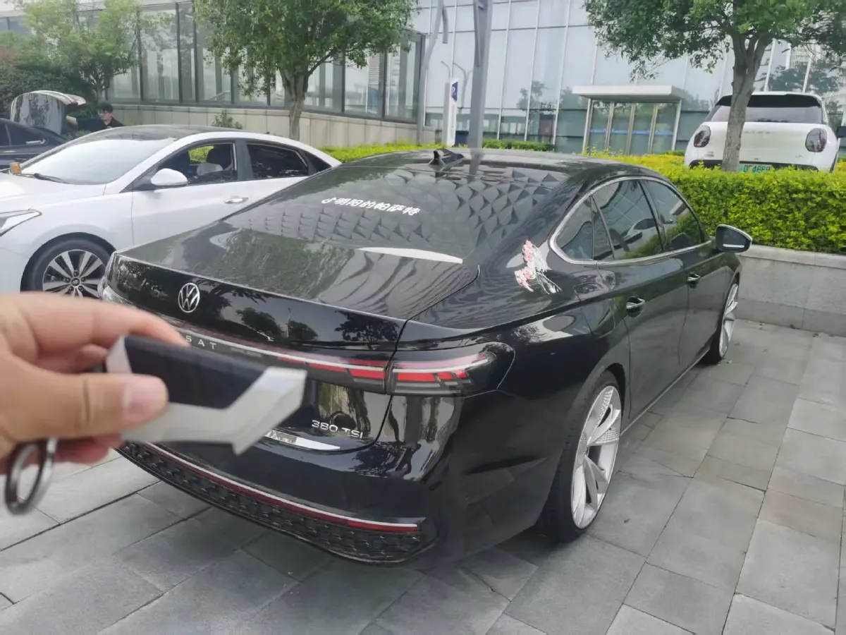 2025 Volkswagen Passat 2.0T 220HP L4 7DCT,autocango,china used car exporter,china ev exporter,chinese used car exporter,chinese used ev exporter